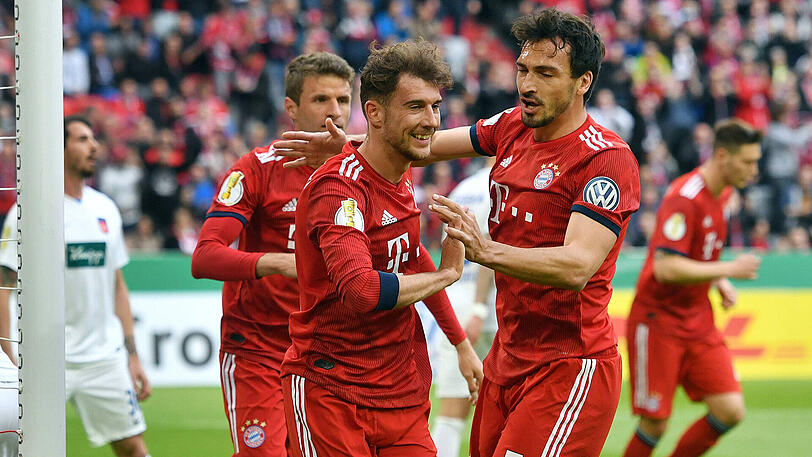 LEON GORETZKA, NOTE 3: Reingelaufen, reingeköpft. Sehr einfach wurde dem Ex-Schalker sein Führungstreffer per Kopfball gemacht (12.) - sein siebter Pflichtspieltreffer. Wirkte im Gegensatz zu seinen laschen Mittelfeld-Kollegen als habe er als einziger Feuer. Übersprintete einmal in der Rückwärtsbewegung aus lauter Wut Hummels.