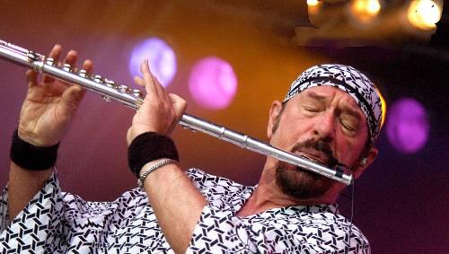 Mit Jethro Tull am 1. November in Heilsbronn: Ian Anderson, der „Waldschrat mit der Zauberflöte“. Mit Jethro Tull am 1. November in Heilsbronn: Ian Anderson, der „Waldschrat mit der Zauberflöte“.