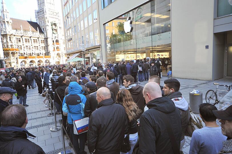 Da nahmen die Apple-Jünger langes Anstehen bei niedrigen Temperaturen in Kauf.