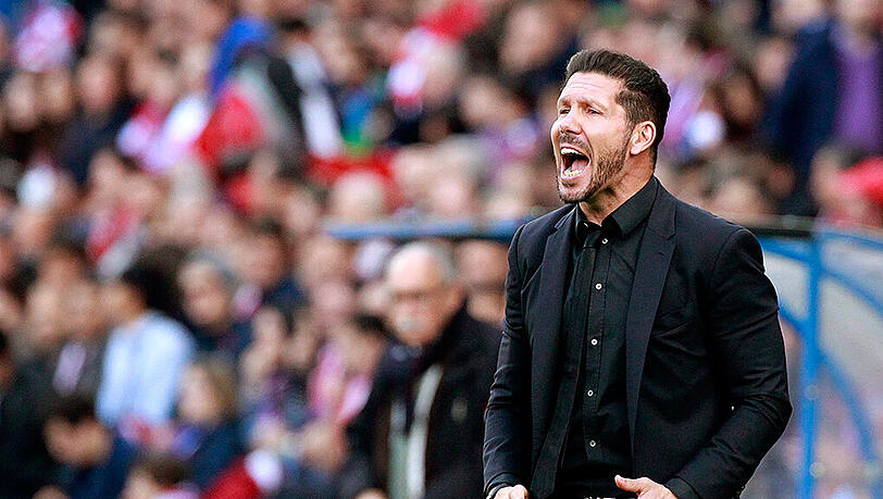 Atlético-Trainer Simeone verbrachte nach dem Vorfall den Rest des Spiels auf der Tribüne. Atlético-Trainer Simeone verbrachte nach dem Vorfall den Rest des Spiels auf der Tribüne.