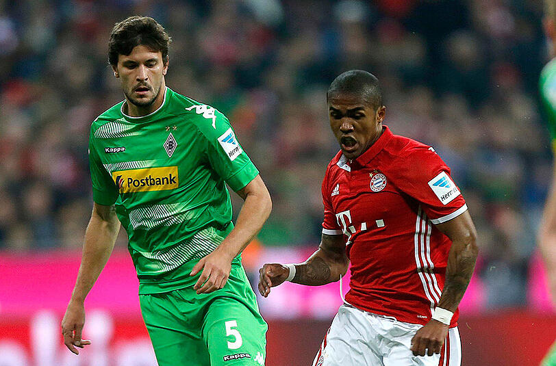 Douglas Costa - Note 2: Erzielte mit dem schwächeren rechten Fuß seinen ersten Liga-Saisontreffer ? feierte den mit einem Selfie-Jubel an der Seitenlinie vor der Tribüne. Wechselte häufig mit Robben die Position.