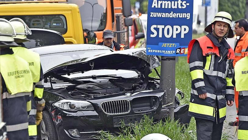 Stau am Isarring nachdem eine Audifahrerin beim Spurwechsel am Dienstagmorgen einen BMW abgedrängt hat Stau am Isarring nachdem eine Audifahrerin beim Spurwechsel am Dienstagmorgen einen BMW abgedrängt hat