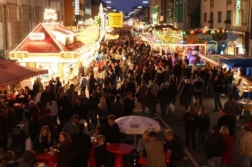 Die Fürther City war am Samstag Abend proppenvoll.