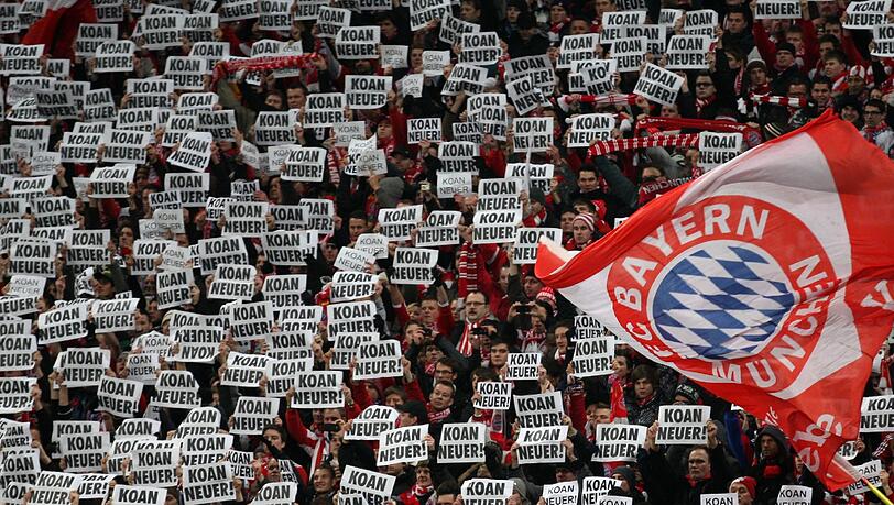 Genau das will der FC Bayern: Mit "Koan Neuer"-Schildern haben die Fans gegen ein Engagement des Nationaltorhüters beim Rekordmeister protestiert. Der Verein ruft jetzt zu Fairness auf. Genau das will der FC Bayern: Mit "Koan Neuer"-Schildern haben die Fans gegen ein Engagement des Nationaltorhüters beim Rekordmeister protestiert. Der Verein ruft jetzt zu Fairness auf.