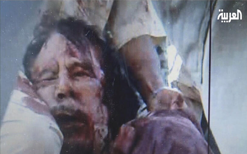 Dieses Bild soll den toten Muammar Gaddafi zeigen.