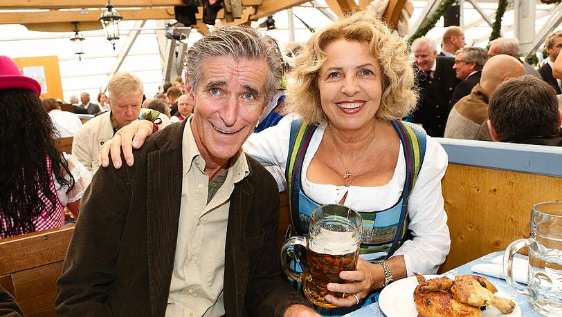 Die Schauspielerin Michaela May liest aus Werken von bayerischen Schriftstellerinnen. Die Schauspielerin Michaela May liest aus Werken von bayerischen Schriftstellerinnen.