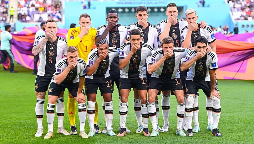 Die DFB-Stars auf dem Teamfoto vor dem Spiel gegen Japan.