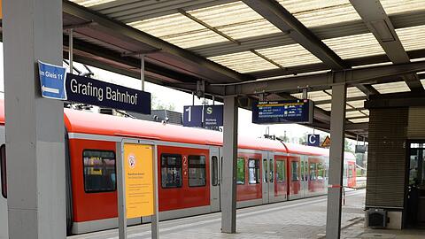 Bahnhof Grafing: Kurz vor Eintreffen der Polizei flüchtete der Tatverdächtige in unbekannte Richtung. (Symbolbild)