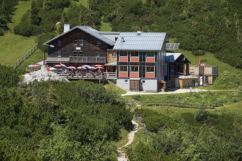 Das Carl-von-Stahl-Haus liegt auf 1736 m. Das Carl-von-Stahl-Haus liegt auf 1736 m.
