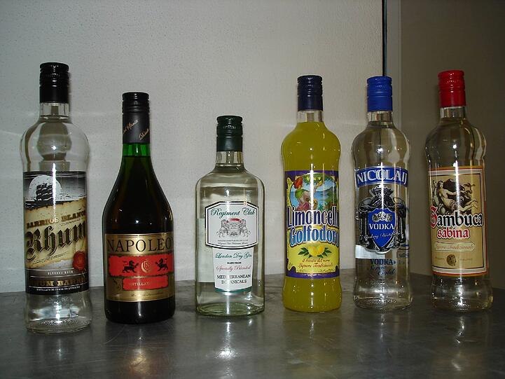 Von "Napoleon"-Weinbrand bis "Nikolaij"-Wodka: Die Pallette der geschmuggelten Spirituosen war groß.