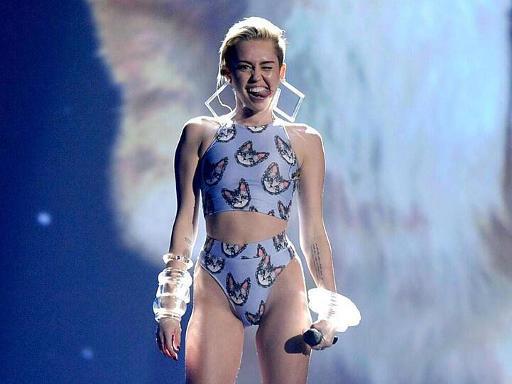 Kurz vor der Party: Miley Cyrus bei ihrem Auftritt bei den American Music Awards