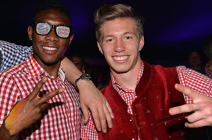 Zeigten auf einem Instagram-Foto viel Haut: die Bayern-Stars David Alaba und Mitchell Weiser.