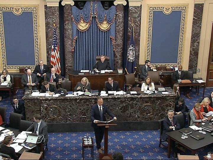 Videostandbild aus dem US-Senat: Der demokratische Kongressabgeordnete Adam Schiff, Vorsitzender des Geheimdienstausschusses, spricht während des Amtsenthebungsverfahrens gegen US-Präsident Trump.