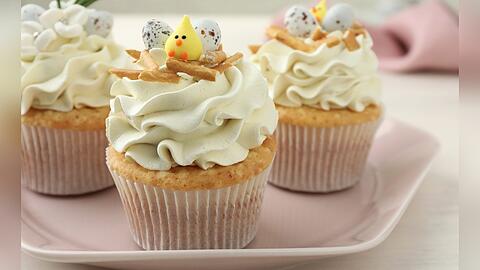 Diese Cupcakes sind fix dekoriert.