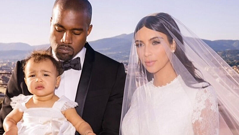 Kim Kardashian, Kanye West und North bei der Hochzeit.