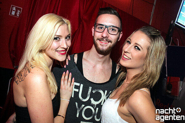 Die besten Partybilder vom Samstag. Hier aus der Nachtgalerie.