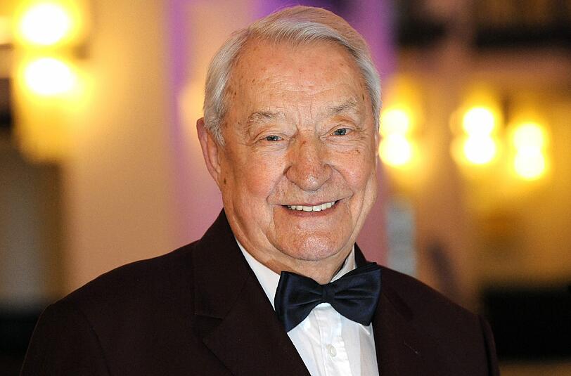 Bild aus dem Leben von Hugo Strasser: Der Musiker Hugo Strasser, aufgenommen am 02.02.2009 in Berlin im Friedrichstadtpalast auf einer Pressekonferenz zur Vorstellung der Tournee "Swing Legenden".