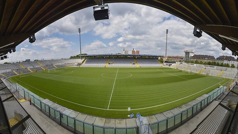 Blick in das leere Gruenwalder Stadion. Die Münchner Drittliga-Klubs haben unterschiedliche Transferbilanzen.