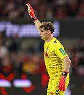 Jonas Urbig soll Manuel Neuer irgendwann im Tor des FC Bayern beerben.