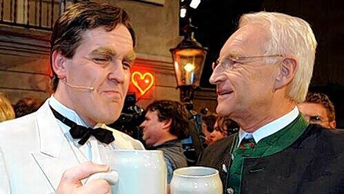 Vom Kanzler zum Bürgermeister: André Hartmann 2005 als Gerhard Schröder im Gespräch mit Edmund Stoiber. Heuer mimt er Christian Ude. Vom Kanzler zum Bürgermeister: André Hartmann 2005 als Gerhard Schröder im Gespräch mit Edmund Stoiber. Heuer mimt er Christian Ude.