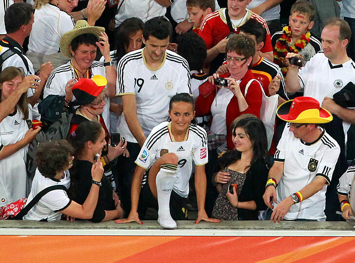 Dieses Liebespaar teilt die Leidenschaft für einen von Männern dominierten Sport - Fussball! Diese Leidenschaft hat Fatmire Bajramaj und Enis Alushi zusammengeführt.