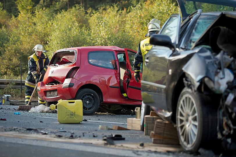 Schrecklicher Geisterfahrer-Unfall bei Hirschaid: Drei Menschen, daruntern ein 7-jähriges Mädchen, sind dabei ums Leben gekommen.