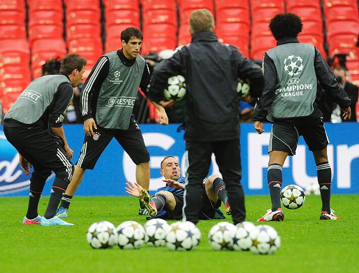 Jetzt wird?s langsam ernst: Die letzte Trainingseinheit vor dem großen Showdown im " German Endspiel". Die Bilder vom Bayern-Training im Wembley-Stadion!