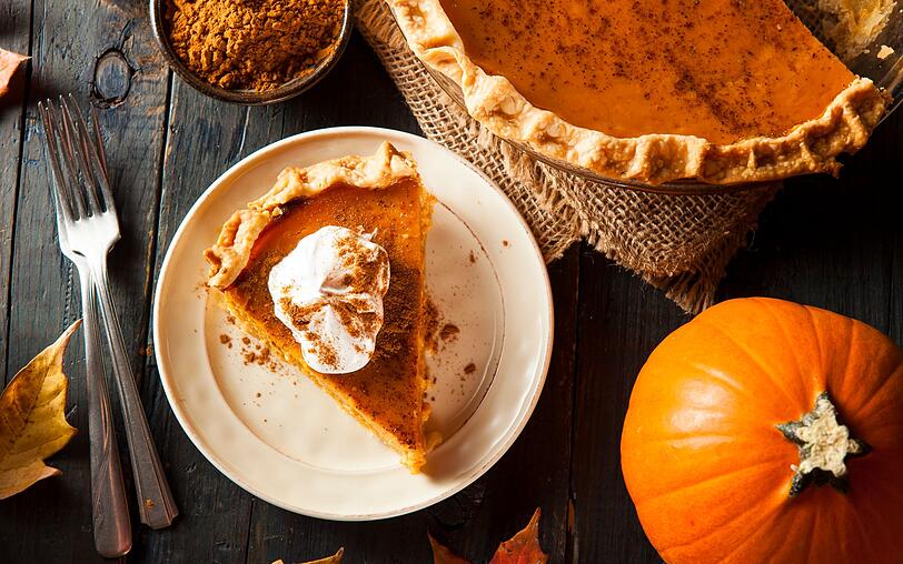 Kürbis ist nicht nur herzhaft genießbar, sondern auch süß. Im englischsprachigen Raum ist Kürbiskuchen unter dem Namen Pumpkin Pie bekannt und ziemlich beliebt. Probieren Sie ihn doch auch einmal aus. Kürbis ist nicht nur herzhaft genießbar, sondern auch süß. Im englischsprachigen Raum ist Kürbiskuchen unter dem Namen Pumpkin Pie bekannt und ziemlich beliebt. Probieren Sie ihn doch auch einmal aus.