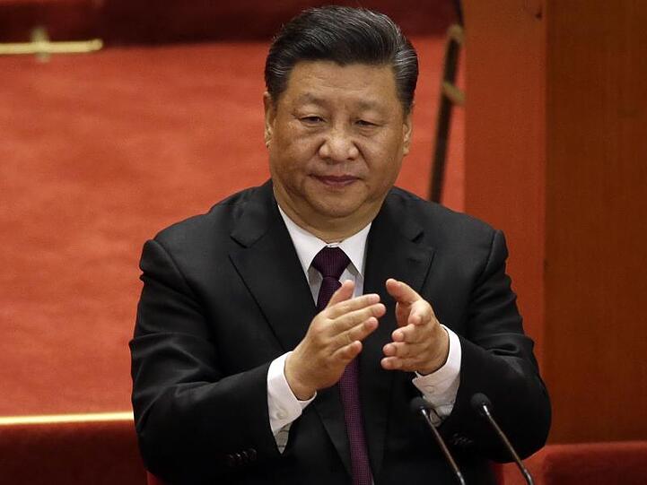 Trotz anhaltender Skepsis bei ausländischen Firmen hat Chinas Staats- und Parteichef Xi Jinping eine weitere Öffnung der chinesischen Wirtschaft in Aussicht gestellt.