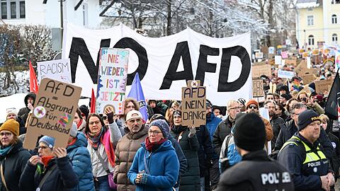 3.500 Menschen kamen zum Protest gegen die AfD.