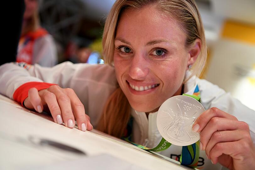 Das deutsche Tennis-Ass Angelique Kerber unterliegt im Finale des Olympia-Turniers der Puerto-Ricanerin Monica Puig. Kerber darf sich mit Silber trösten.