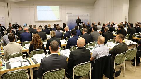 94 führende Drogenfahnder, Staatsanwälte und Forensiker aus 30 Ländern treffen sich zu einer Fachtagung in Landshut.
