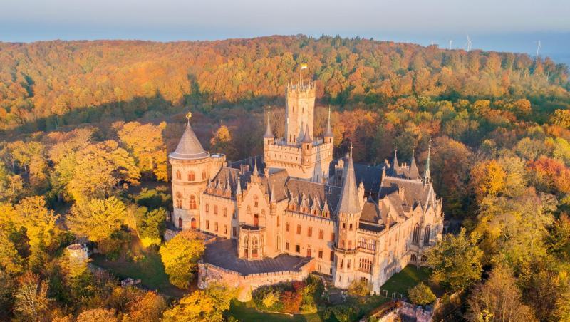 Schloss Marienburg wurde zwischen 1858 bis 1869 von König Georg V. von Hannover erbaut Schloss Marienburg wurde zwischen 1858 bis 1869 von König Georg V. von Hannover erbaut