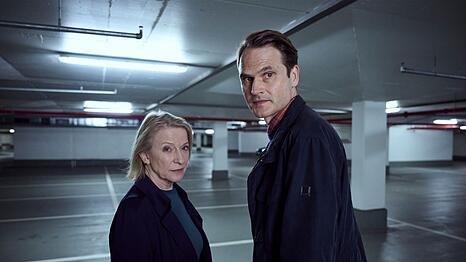 Paula Ringelhahn (Dagmar Manzel) und Felix Voss (Fabian Hinrichs) l&ouml;sten im "Tatort: Trotzdem" (2024) ihren letzten Fall. Die Schauspielerin schied freiwillig aus ihrem Krimi-Amt aus, w&auml;hrend ihr Partner weitermacht. 2025 ermittelte er im "Tatort: Ich sehe dich" alleine. Ab kommenden Herbst wird er mit Rosalie Thomass eine neue Partnerin erhalten.