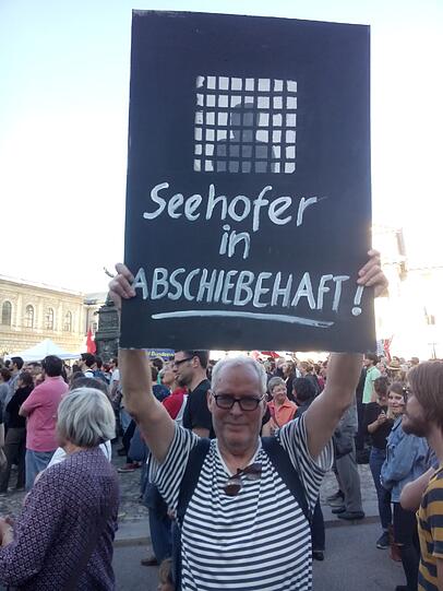 Tausende demonstrieren am Montag gegen die Asylpolitik der bayerischen Staatsregierung.