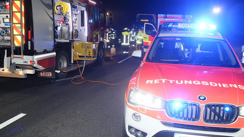 Tödlicher Verkehrsunfall bei Rattenkirchen auf der B 12. Die Bilder von der Unfallstelle.