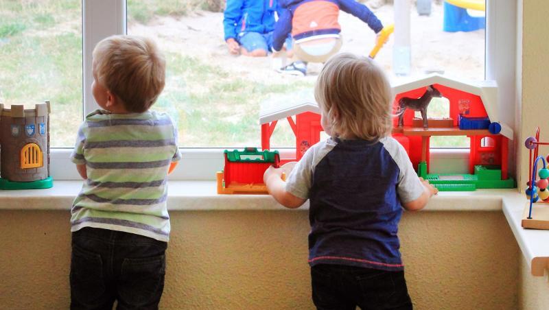Für eine kindgerechte Betreuung braucht es laut einer aktuellen Studie bundesweit 106.500 zusätzliche Vollzeitstellen in den Kindertagesstätten. Für eine kindgerechte Betreuung braucht es laut einer aktuellen Studie bundesweit 106.500 zusätzliche Vollzeitstellen in den Kindertagesstätten.