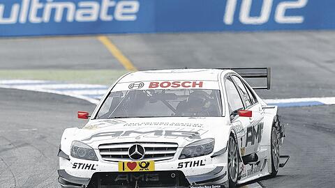 Hier fährt der Schotte Paul di Resta mit seinem Mercedes-DTM-Wagen auf dem Hockenheimring. Im Juli wird die DTM dann im Olympiastadion rasen.
