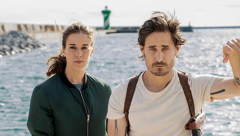 "Der Barcelona-Krimi: Der längste Tag": Kommissar Xavi Bonet (Clemens Schick, r.) und seine Kollegin Fina Valent (Anne Schäfer) im Einsatz.