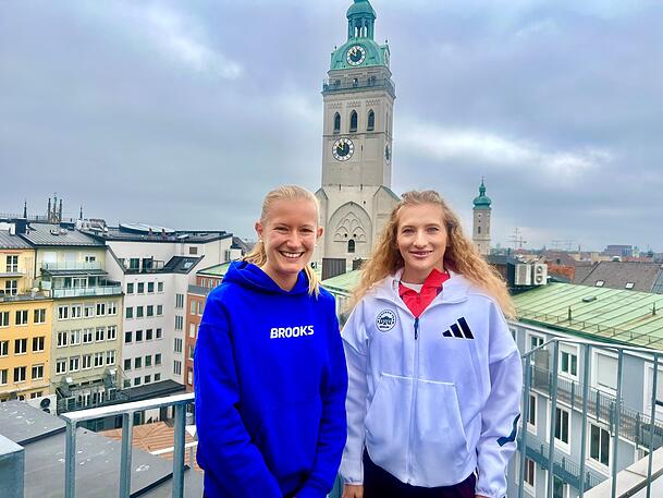 Mit Nina Voelckel (l.) und Kristina Hendel treffen zwei der derzeit schnellsten Läuferinnen Deutschlands beim Marathon München 2025 aufeinander. Mit Nina Voelckel (l.) und Kristina Hendel treffen zwei der derzeit schnellsten Läuferinnen Deutschlands beim Marathon München 2025 aufeinander.