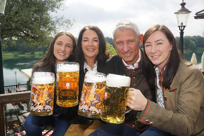 Weitere Bilder von der Able-Vorstellung in ihrem Biergarten am Lerchenauer See.