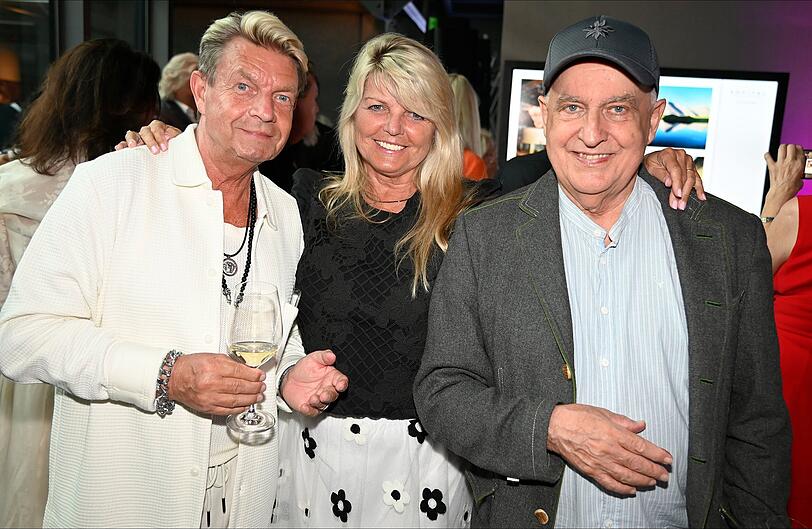 Wolfgang "DJ Woiferl" besucht das Event mit seiner Frau Gisela. Auch Angermaier-Chef Axel Munz schaut vorbei.