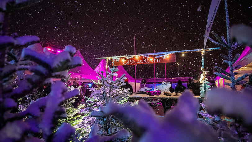 Das wird eine Riesen-Gaudi in uriger Atmosphäre! Im Zauberwald auf Tollwood können Sie in diesem Jahr wieder Eisstock schießen. Das wird eine Riesen-Gaudi in uriger Atmosphäre! Im Zauberwald auf Tollwood können Sie in diesem Jahr wieder Eisstock schießen.