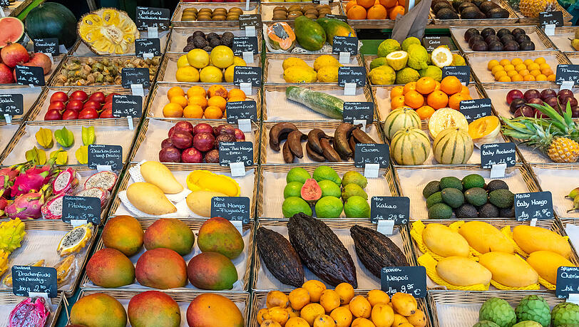 Auf dem Viktualienmarkt in M&uuml;nchen finden sich zahlreiche tropische Fr&uuml;chte. Ein Wundermittel gegen Krebs allerdings leider nicht.