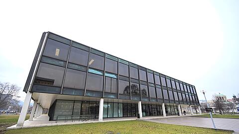 Die Abgeordneten im Stuttgarter Parlament vertreten die gut elf Millionen Baden-W&uuml;rttembergerinnen und Baden-W&uuml;rttemberger und beschlie&szlig;en Gesetze.