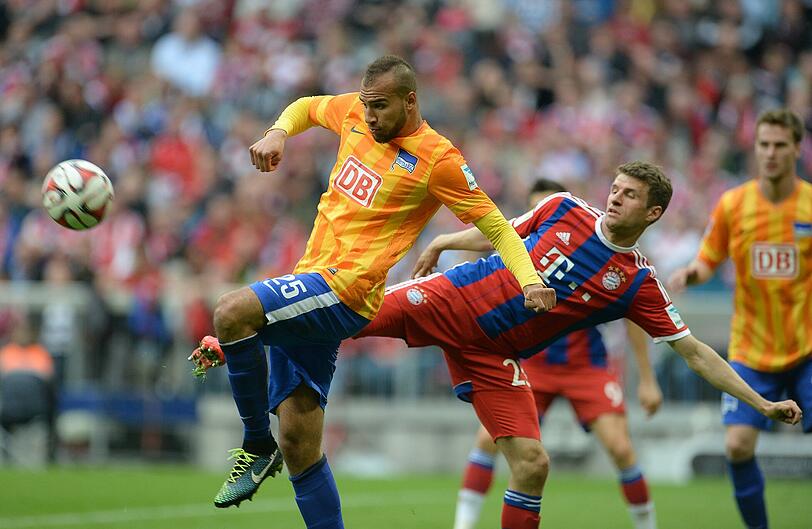 THOMAS MÜLLER &ndash; NOTE 4 &ndash; Hatte Bayerns beste Chance in Hälfte eins mit einem Kopfball nach einer Rode-Flanke. Ansonsten wenig von ihm zu sehen. Machte in der 66. Platz für Thiago.