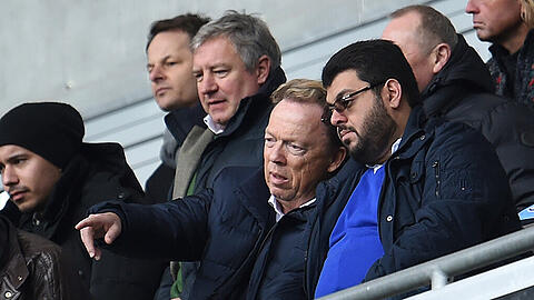 Löwen-Präsident Peter Cassalette (l) mit Investor Hasan Ismaik. Der Jordanier woll offenbar beim Spiel in Leipzig dabei sein.