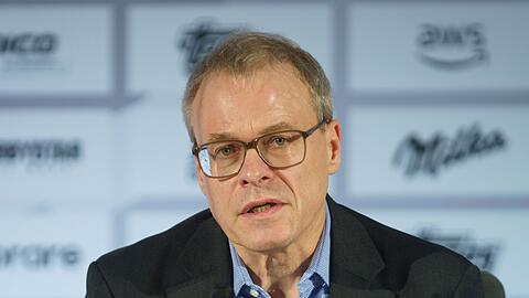 Der Ex-Schalke-Finanzchef Peter Peters kritisiert rückblickend den Deal mit dem russischen Sponsor Gazprom.
