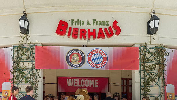 Das Fanfest des FC Bayern fand im "Fritz and Franz Bierhaus" in Miami statt. Das Fanfest des FC Bayern fand im "Fritz and Franz Bierhaus" in Miami statt.