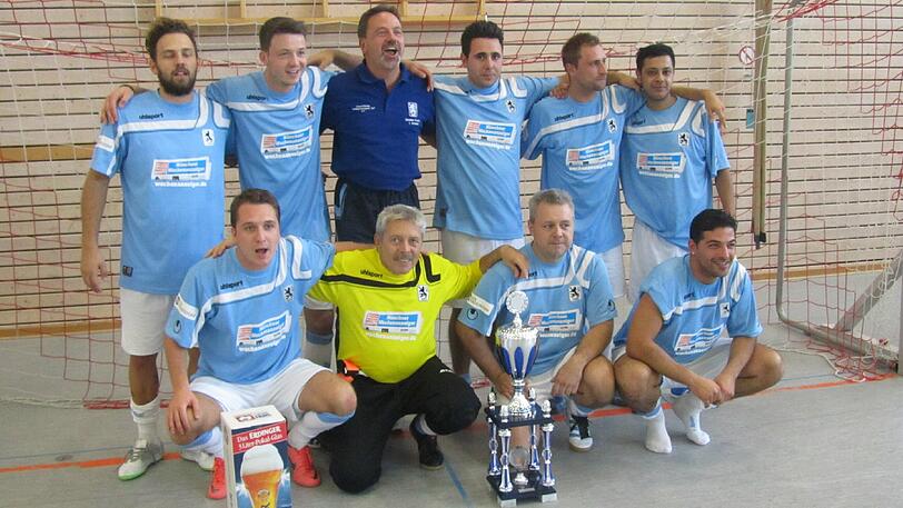 Das Team des Löwen-Fanclubs "Hohenschwangauer Hof".